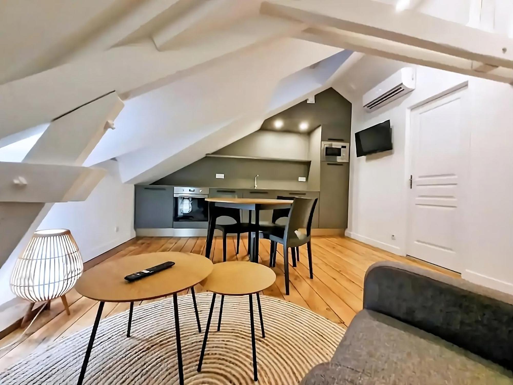 Appartement Premium Dans Une Belle Demeure - Hyper Centre-Ville De Reims Exterior photo